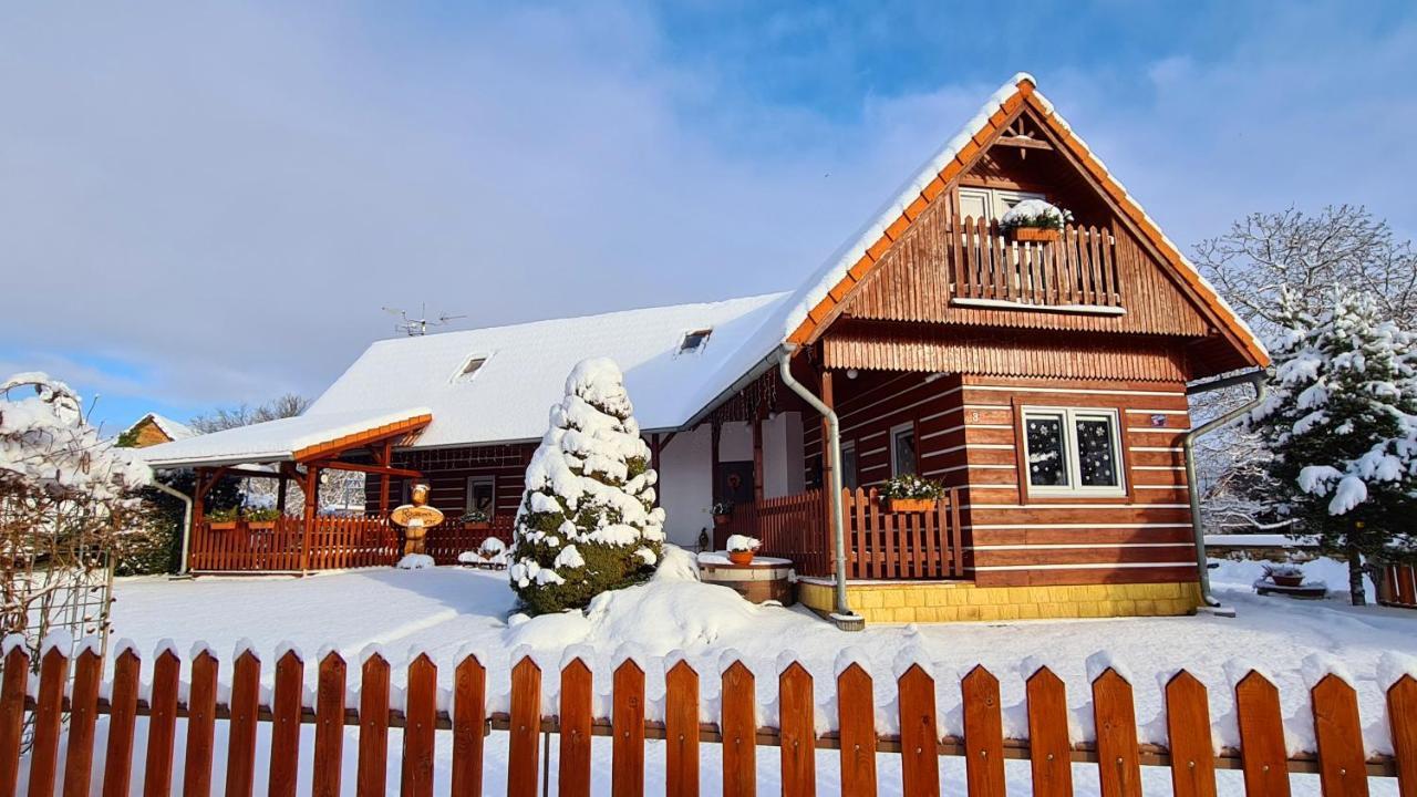 Roubenka Rozkos Villa Nove Mesto nad Metuji Ngoại thất bức ảnh