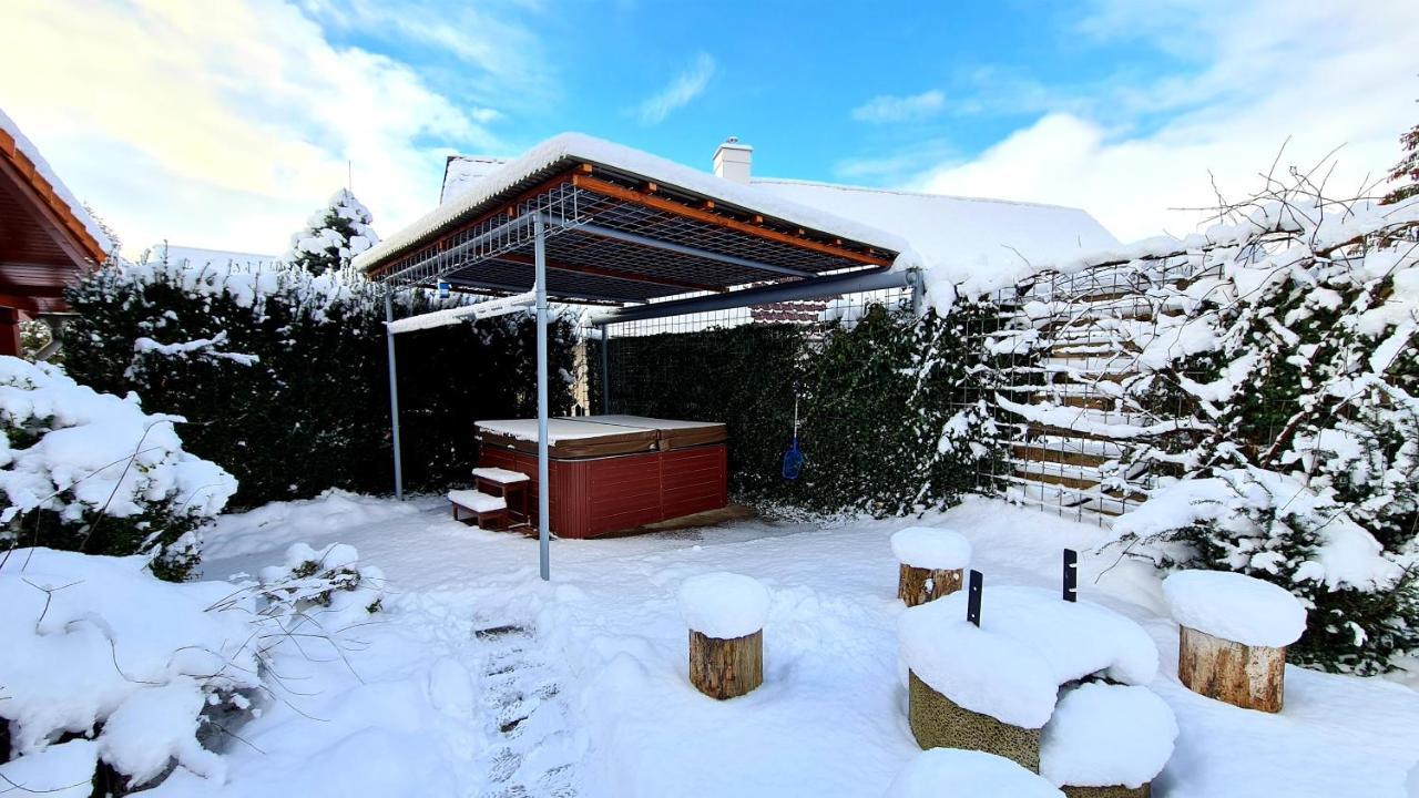 Roubenka Rozkos Villa Nove Mesto nad Metuji Ngoại thất bức ảnh