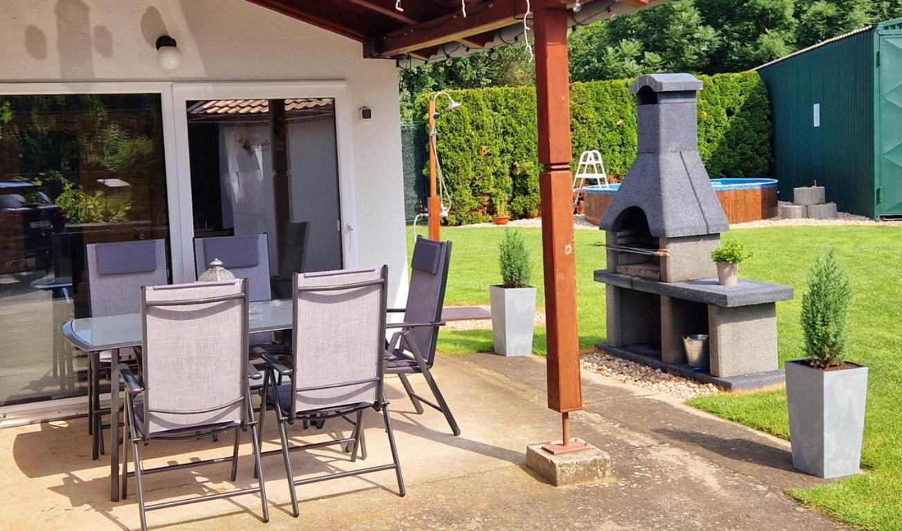 Roubenka Rozkos Villa Nove Mesto nad Metuji Ngoại thất bức ảnh