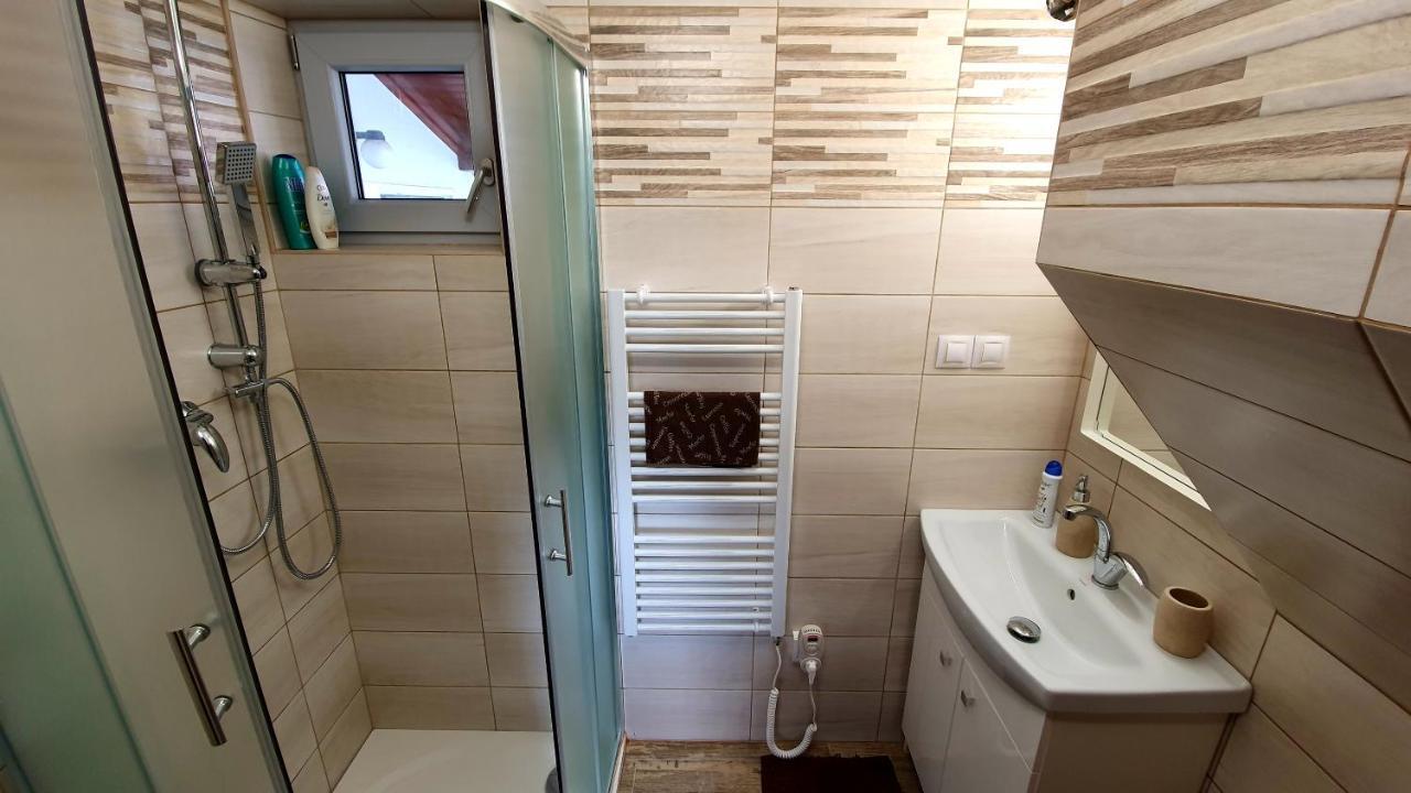 Roubenka Rozkos Villa Nove Mesto nad Metuji Ngoại thất bức ảnh