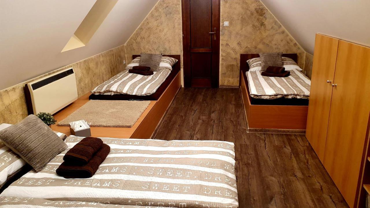 Roubenka Rozkos Villa Nove Mesto nad Metuji Ngoại thất bức ảnh