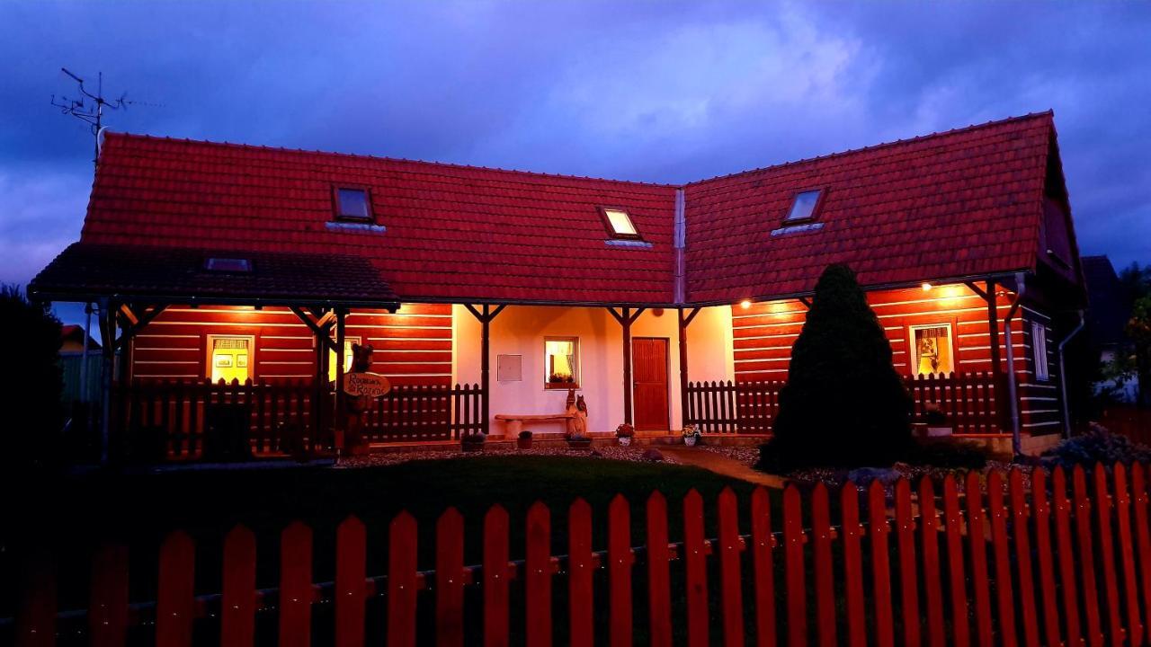 Roubenka Rozkos Villa Nove Mesto nad Metuji Ngoại thất bức ảnh