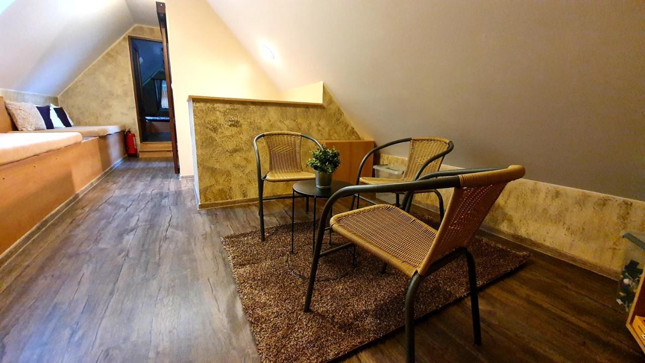 Roubenka Rozkos Villa Nove Mesto nad Metuji Ngoại thất bức ảnh